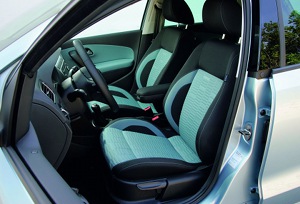 
Vue des siges avant de la Volkswagen Polo BlueMotion Concept.
 